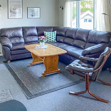 Holiday home 4 Bedroom Beautiful In Lindesnes