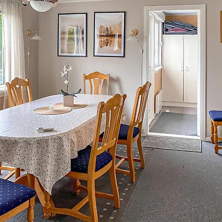 Nyaraló 4 Bedroom Amazing In Lindesnes *