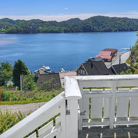 4 Bedroom Beautiful In Lindesnes Holiday home Homme