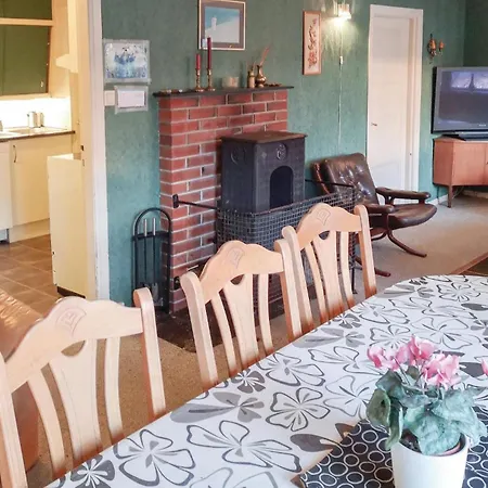 4 Bedroom Beautiful In Lindesnes