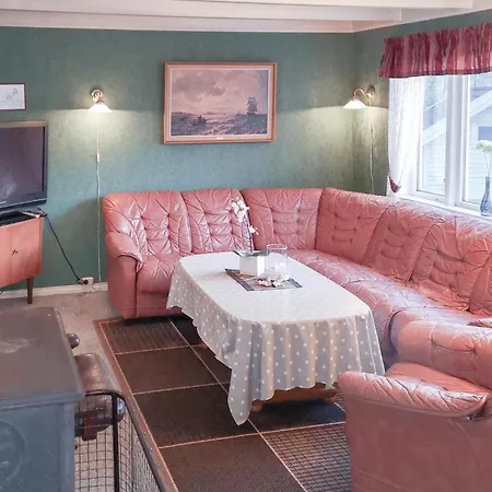 4 Bedroom Beautiful In Lindesnes Nyaraló