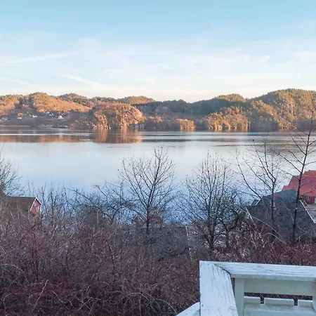 4 Bedroom Beautiful In Lindesnes Nyaraló Lonestranda