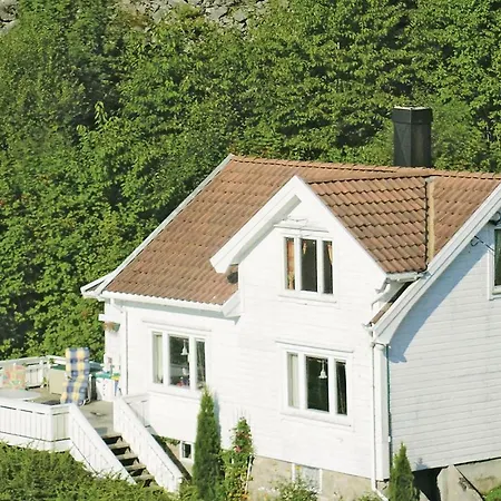 Holiday home 4 Bedroom Beautiful In Lindesnes *