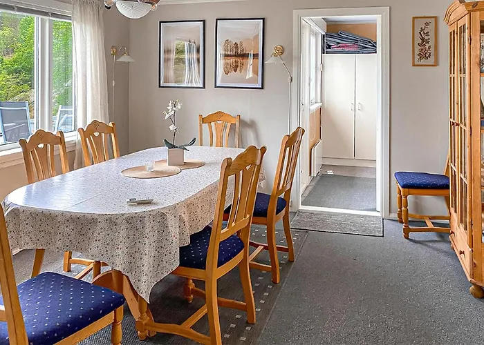 Сasa de vacaciones 4 Bedroom Beautiful In Lindesnes *