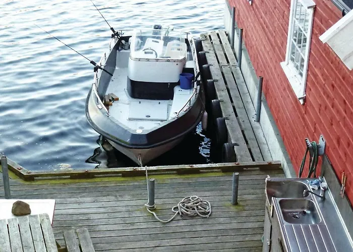 Дом отдыха 4 Bedroom Beautiful In Lindesnes *