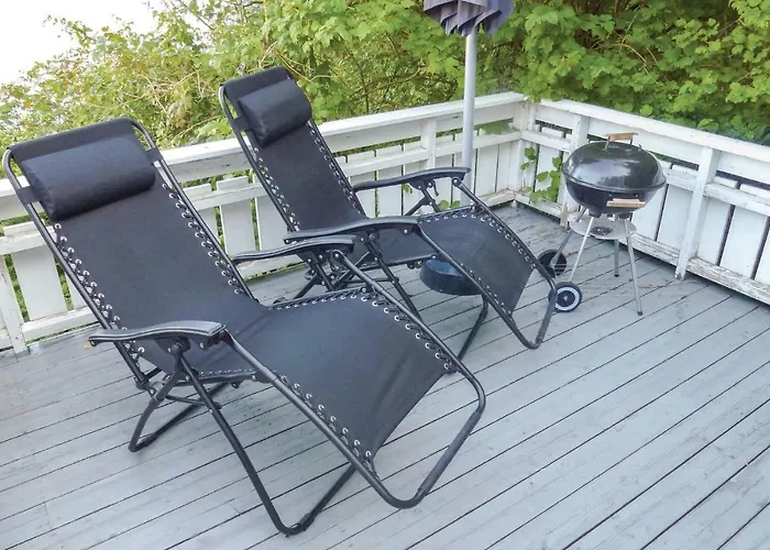 4 Bedroom Beautiful In Lindesnes Дом отдыха *